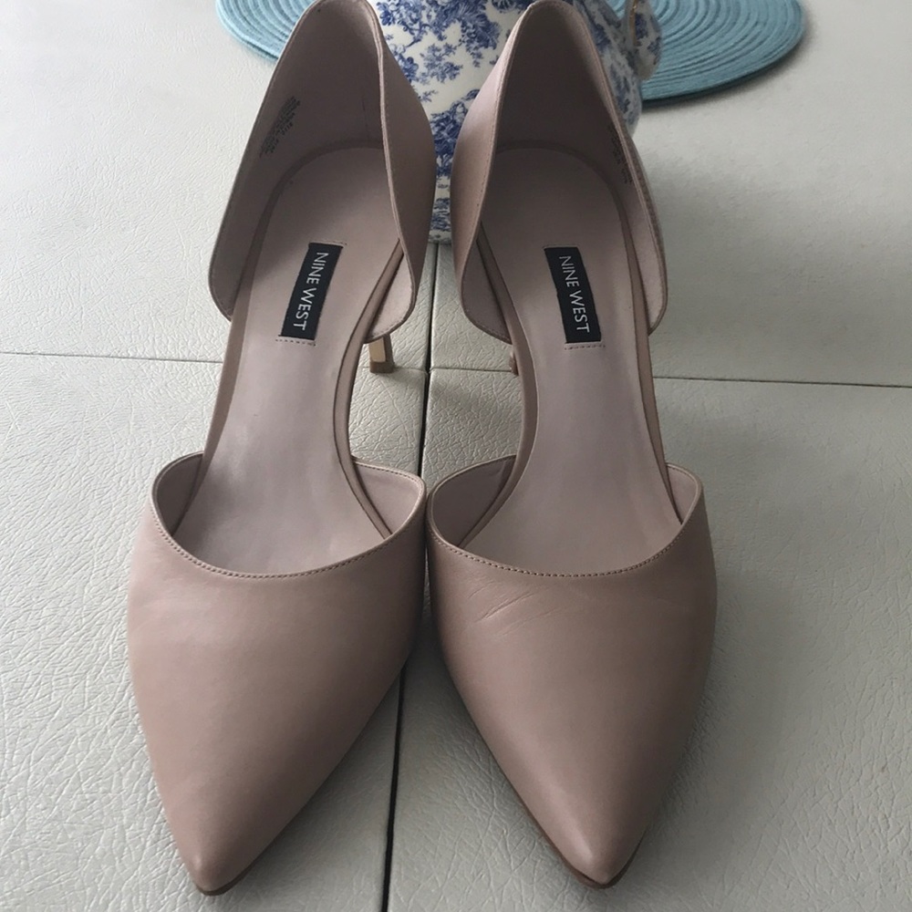Nine West Pump sz. 10 1/2 .......Natural Color